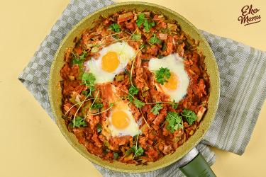 Linzen shakshuka met ei